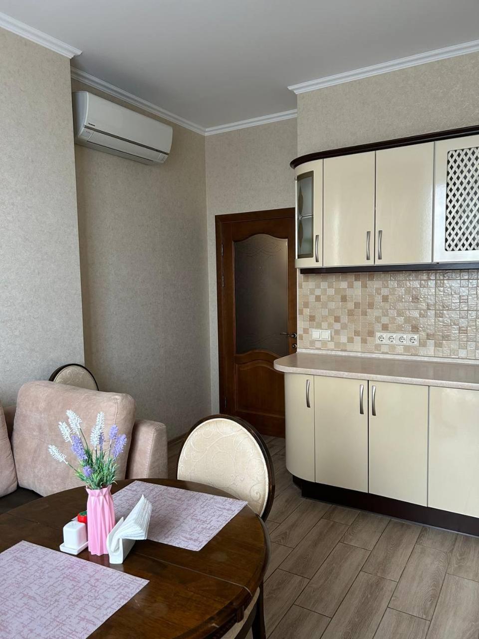 Assistant On Smart Plaza Hotel 2*